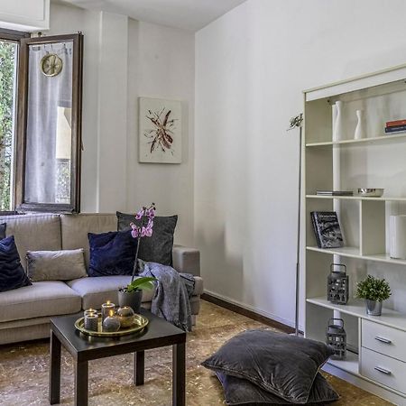 Cozy Roman Apartment With Parking Флоренция Екстериор снимка