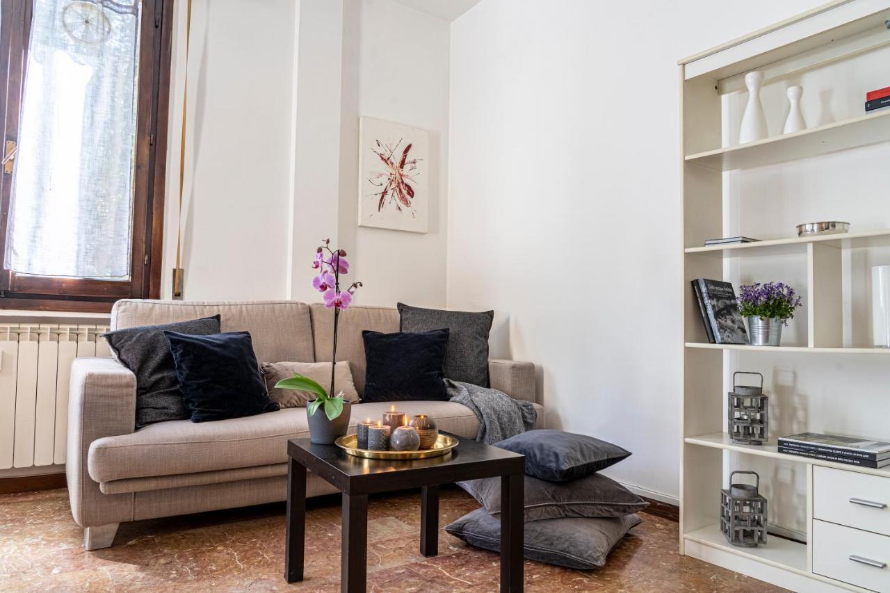 Cozy Roman Apartment With Parking Флоренция Екстериор снимка