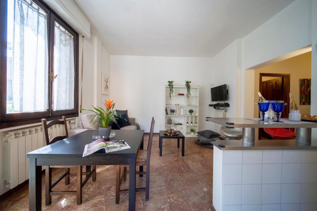 Cozy Roman Apartment With Parking Флоренция Екстериор снимка
